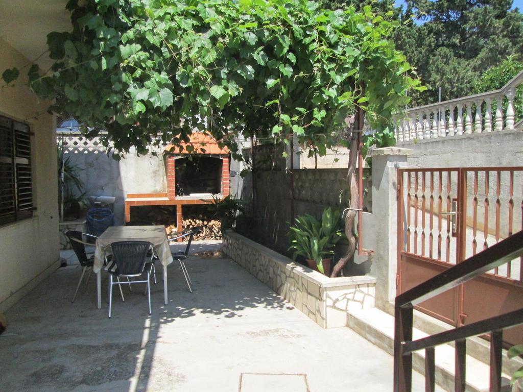 Apartmani Jordana Komiža Zimmer foto