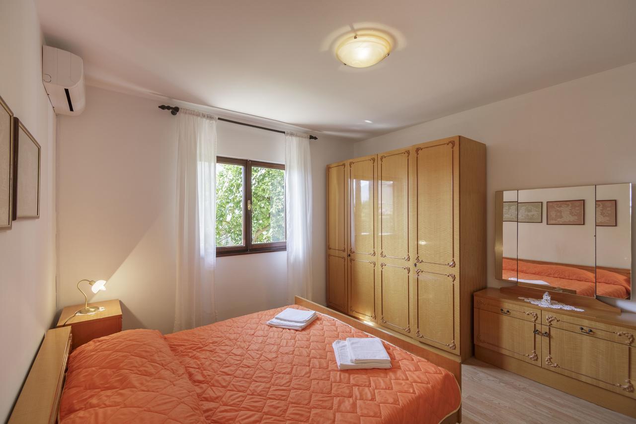 Apartmani Jordana Komiža Exterior foto