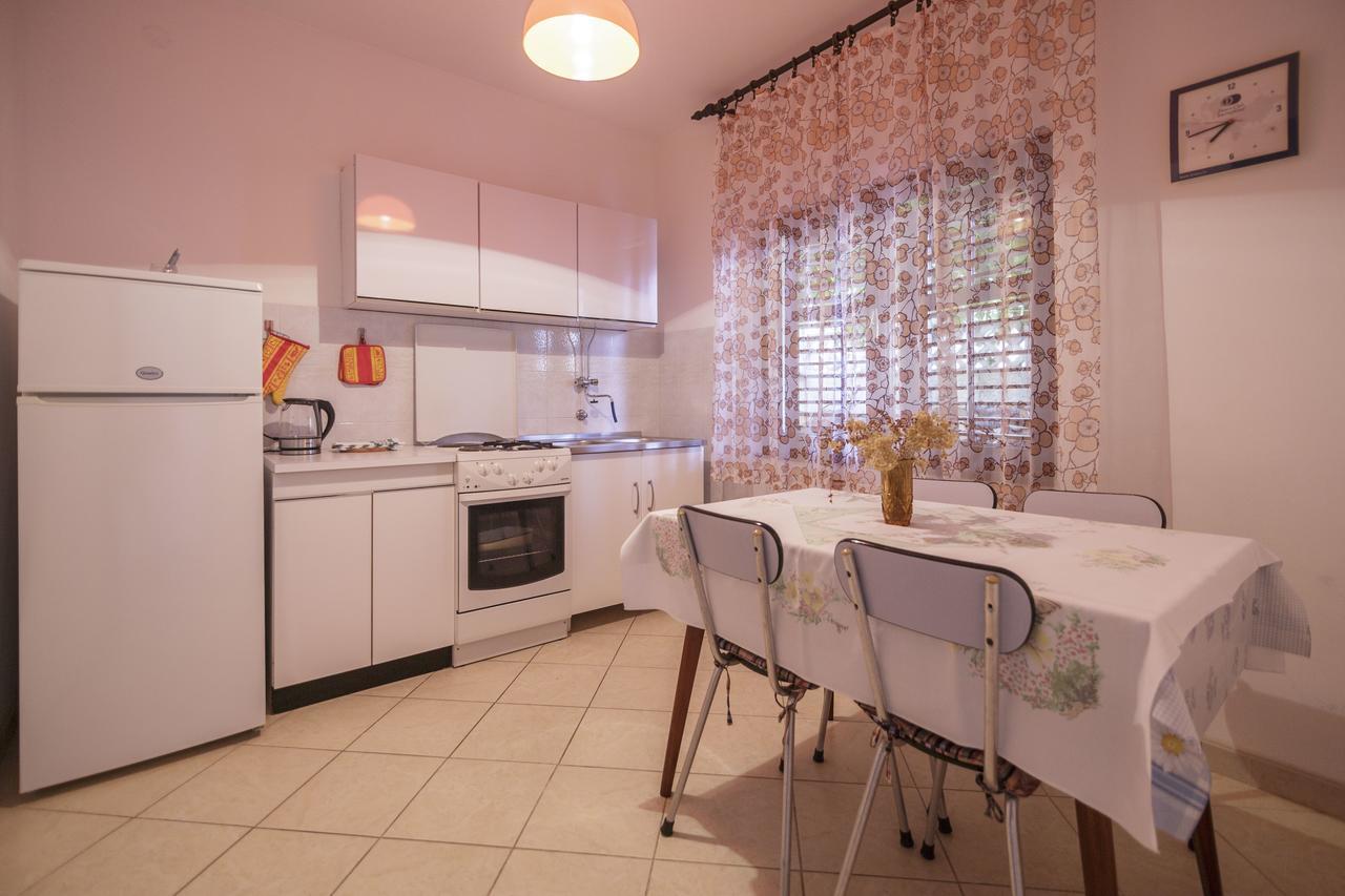 Apartmani Jordana Komiža Exterior foto