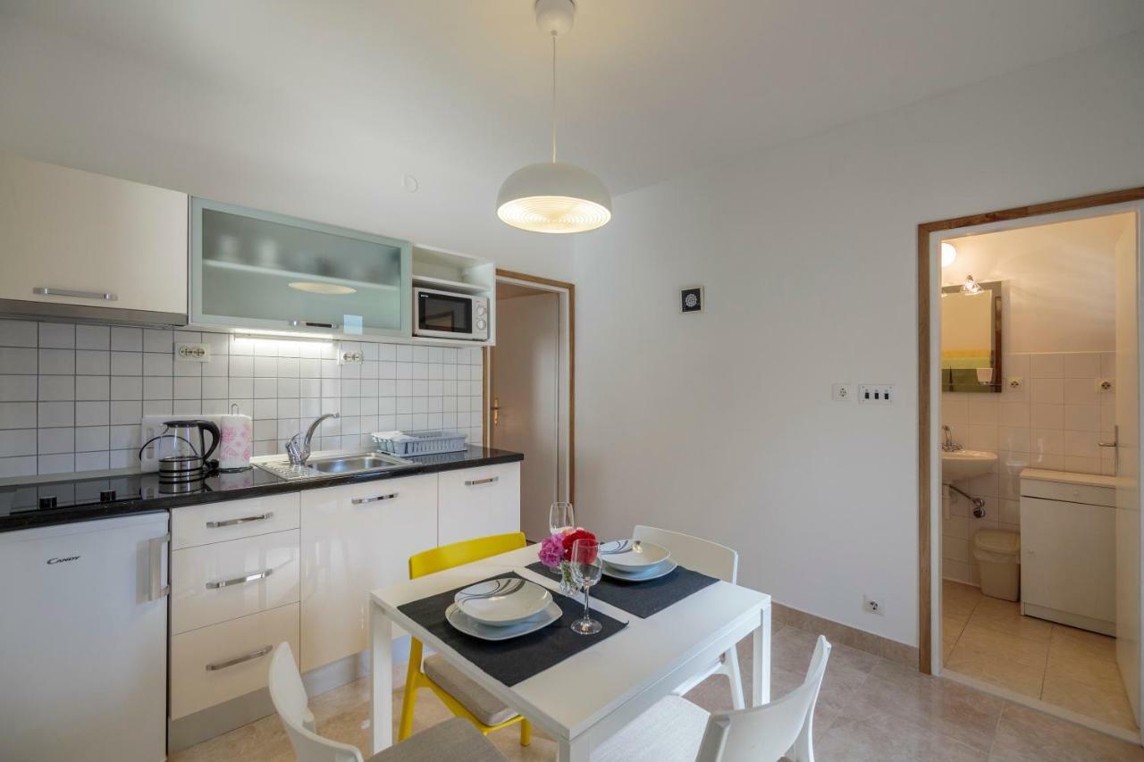 Apartmani Jordana Komiža Exterior foto