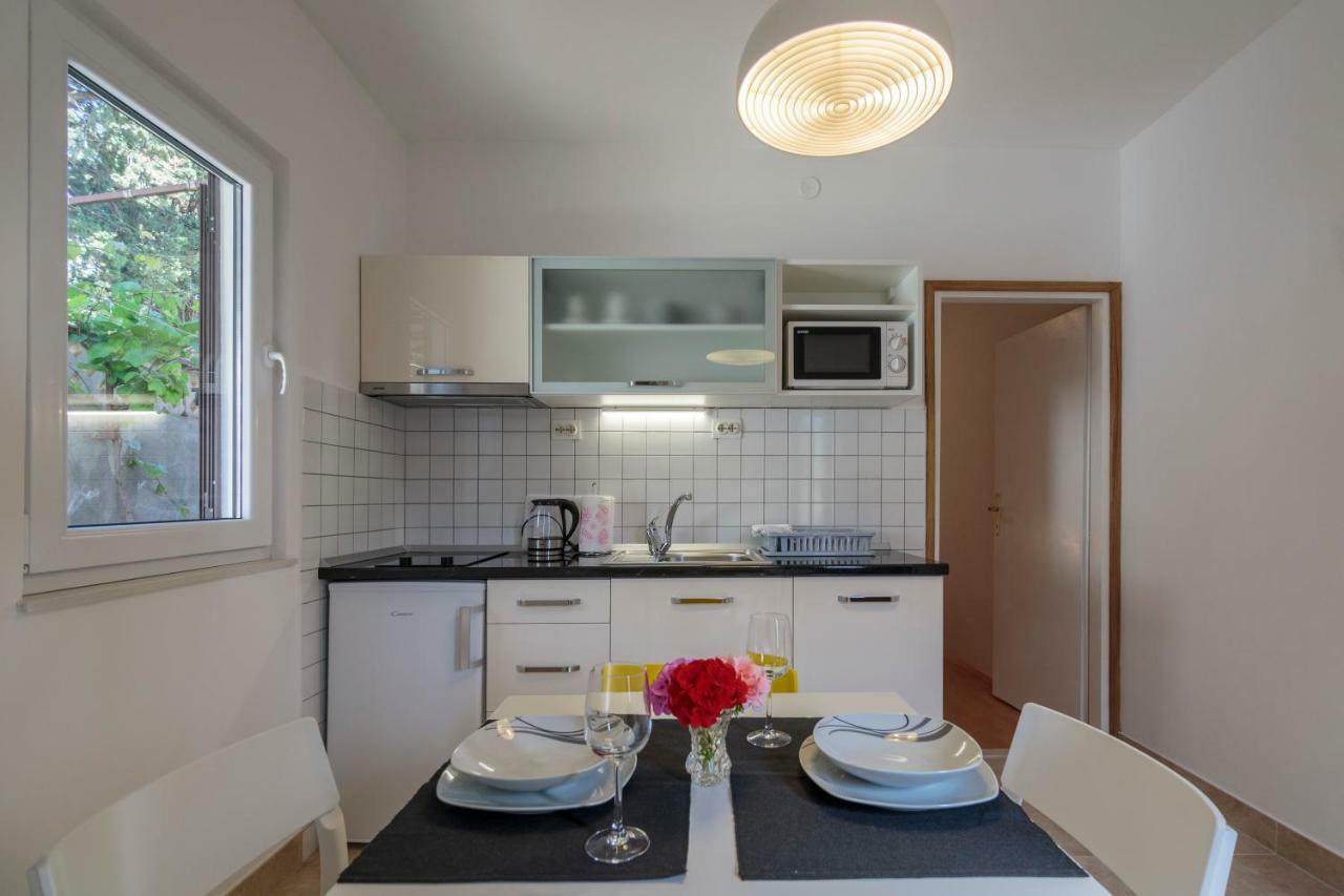 Apartmani Jordana Komiža Exterior foto