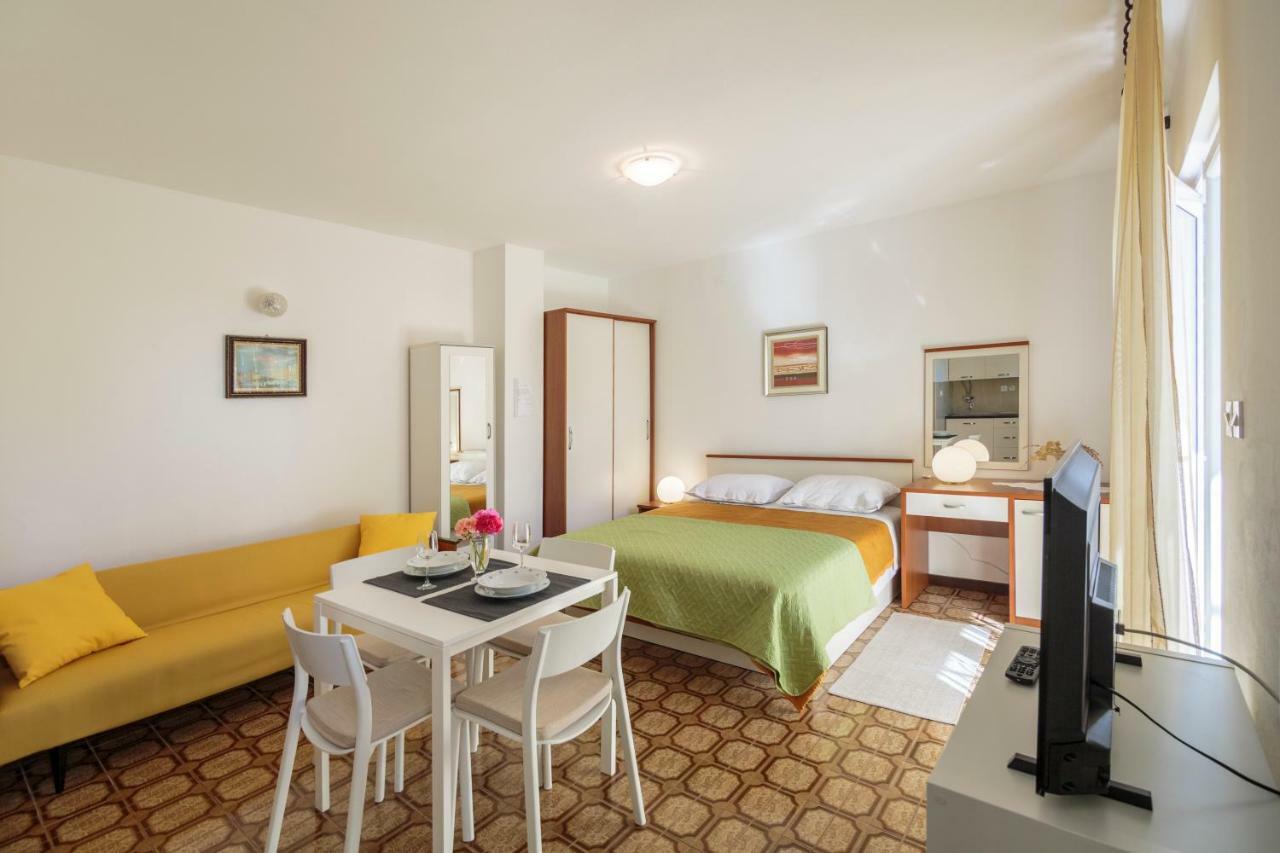 Apartmani Jordana Komiža Exterior foto