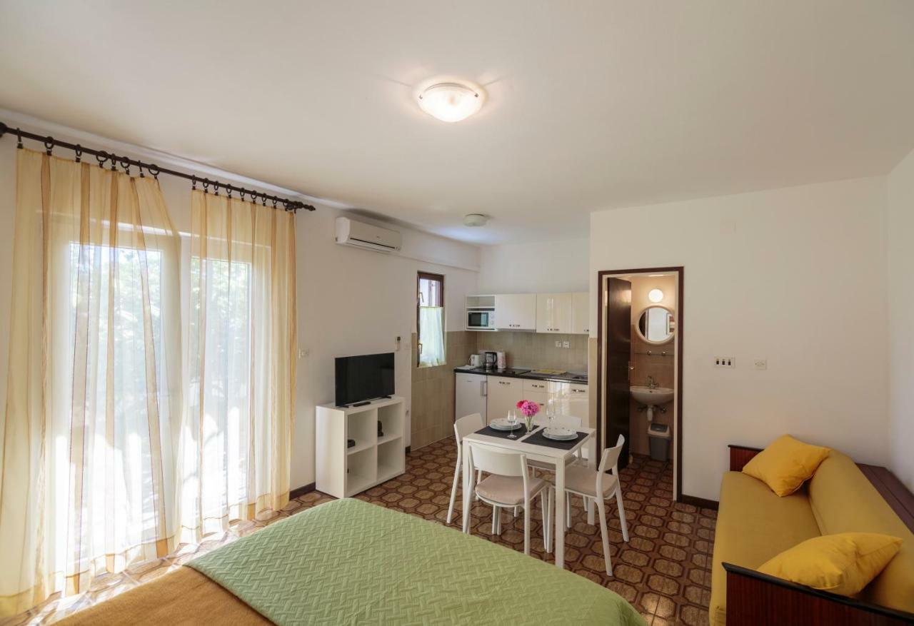 Apartmani Jordana Komiža Exterior foto