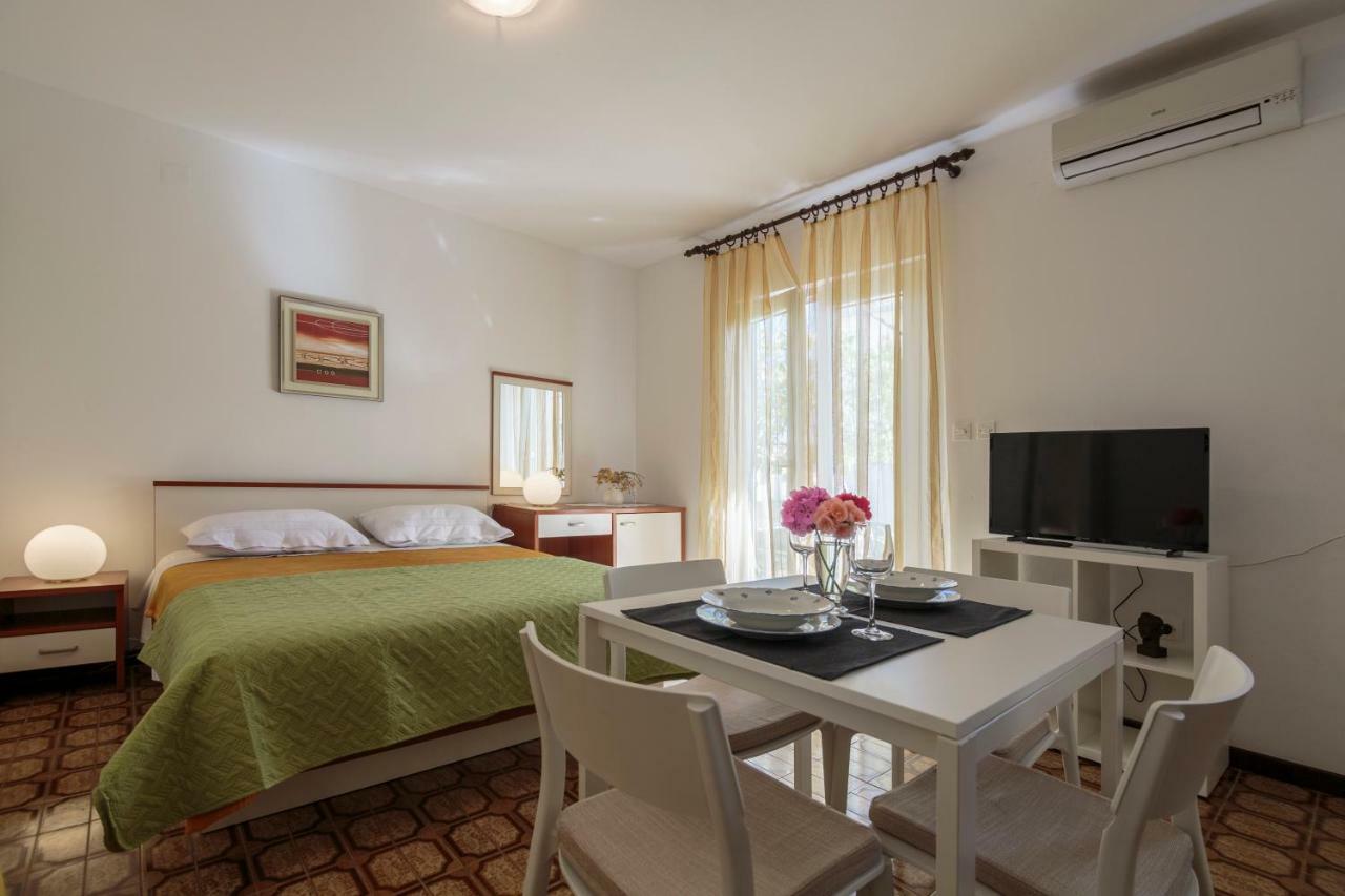 Apartmani Jordana Komiža Exterior foto